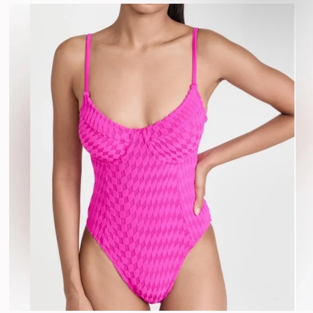 Good American jacquered show off one piece swimsuit